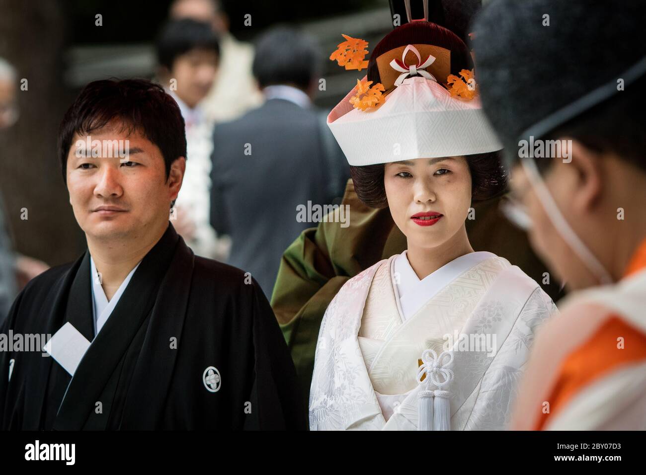 Tokyo Japan 30. Oktober 2016 : Paar heiratet in traditioneller japanischer Kleidung im Meiji Tempel in Tokio Stockfoto