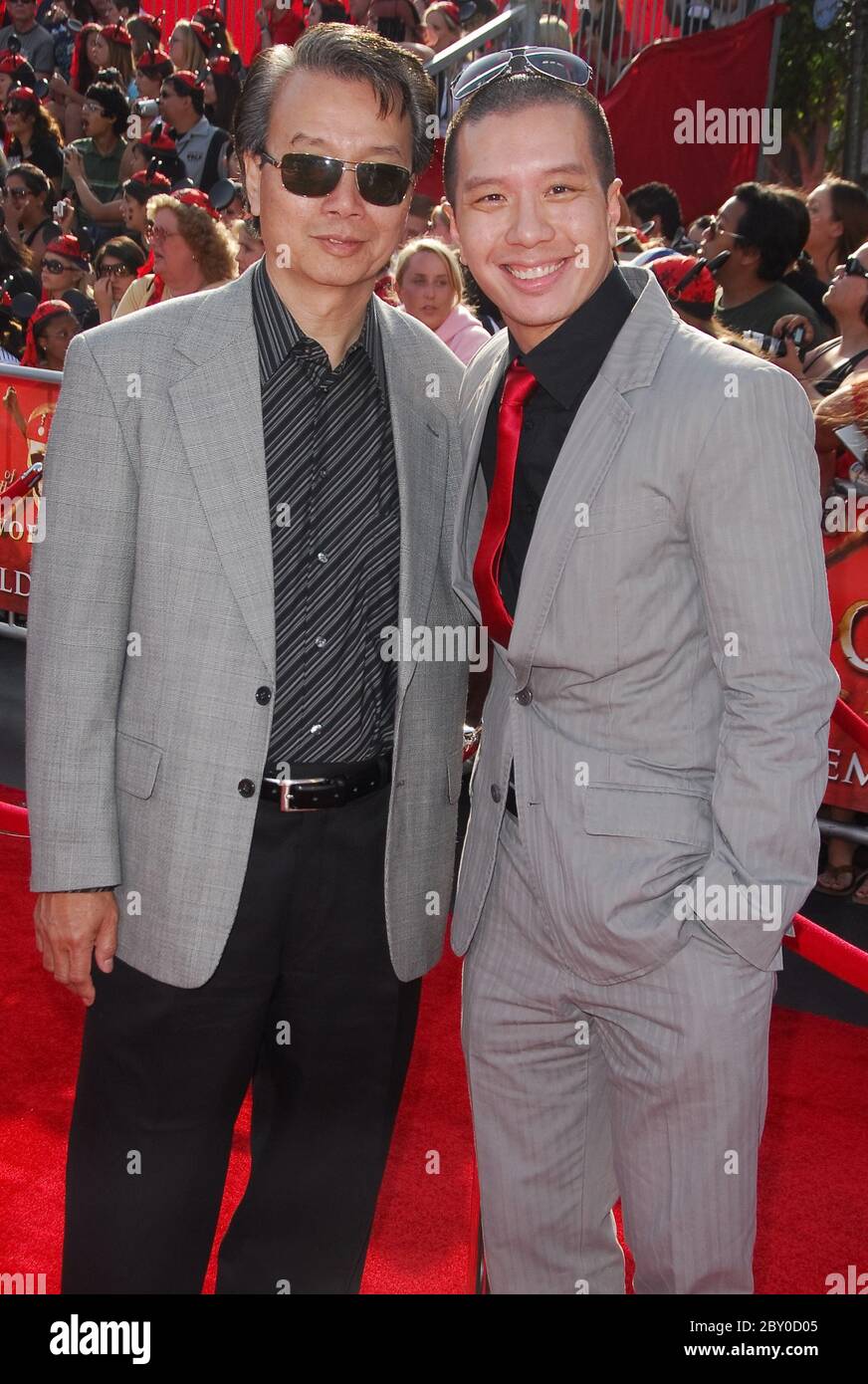 Reggie Lee und Papa bei der Weltpremiere „Pirates of the Caribbean: At World's End“ in Disneyland in Anaheim, CA. Die Veranstaltung fand am Samstag, 19. Mai 2007 statt. Foto: SBM / PictureLux - Dateireferenz # 34006-5078SBMPLX Stockfoto