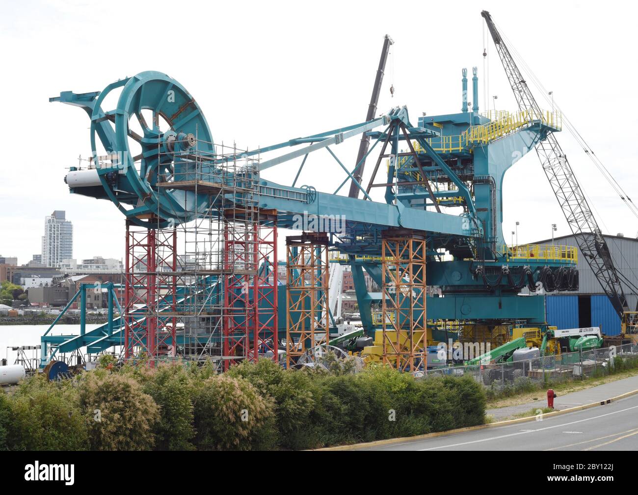 Am Standort United Engineering der Ralmax Group am oberen Hafen in Victoria, British Columbia, Kanada, auf Vanc, wird ein großer Stacker-Rückladegeräte entwickelt Stockfoto