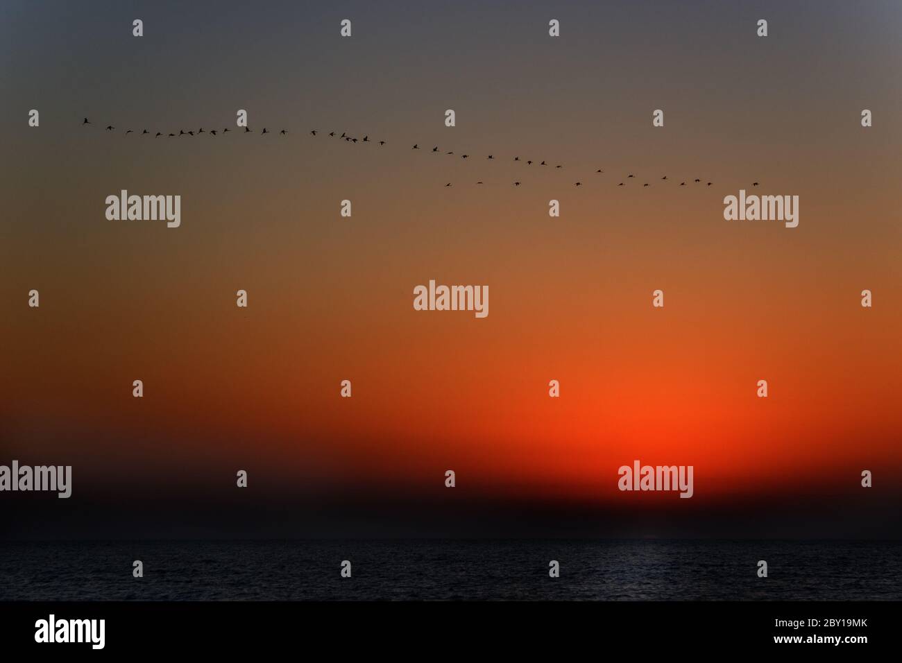 Sonnenuntergang über dem Mittelmeer. Stockfoto