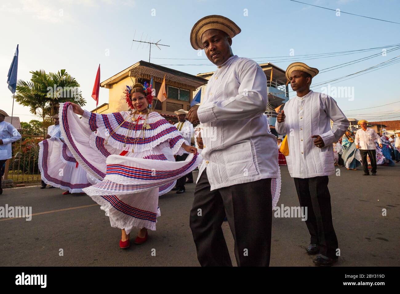 Panamanianer auf der jährlichen Veranstaltung "El desfile de las mil polleras" in Las Tablas, Provinz Los Santos, Republik Panama. Stockfoto