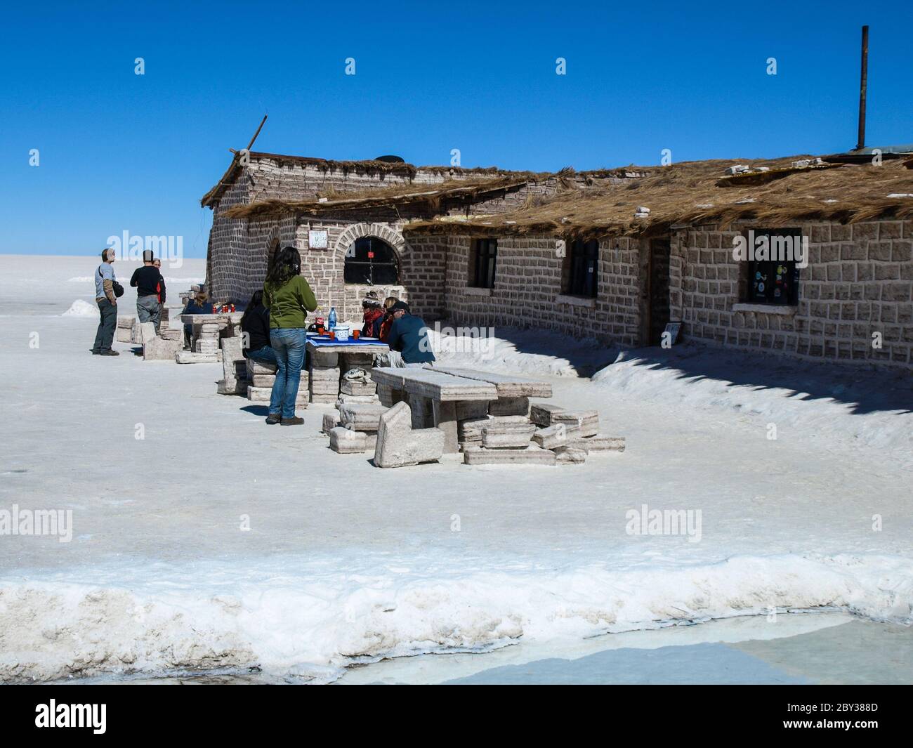 Das Hotel wurde aus Salzblöcken auf dem Salar de Uyuni, Bolivien, gebaut Stockfoto