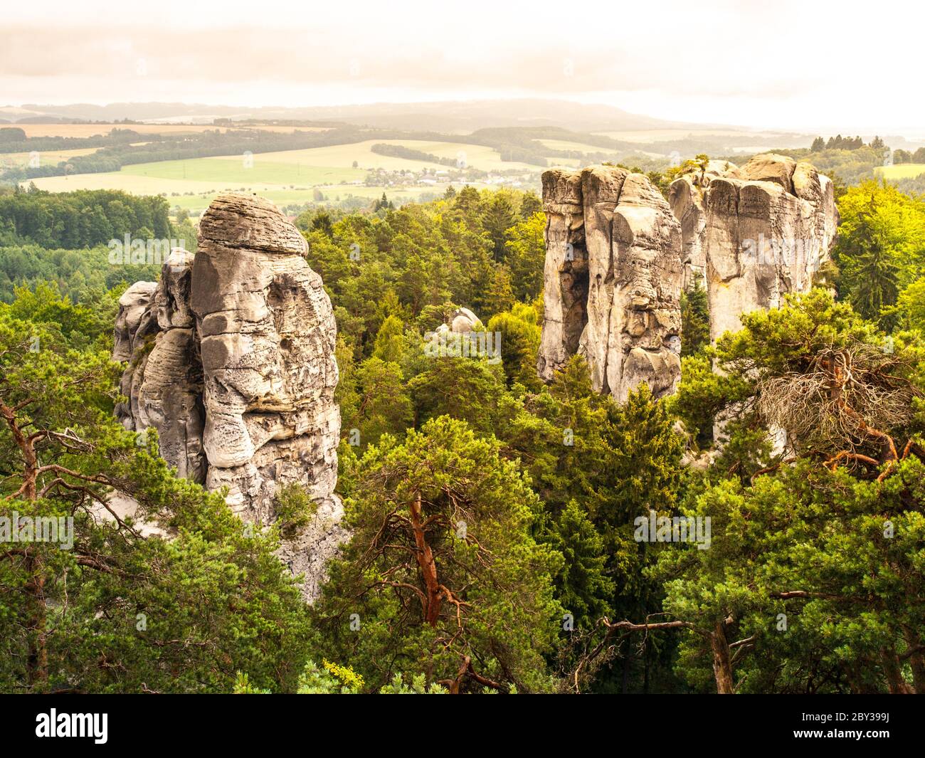 Sandsteinfelsen in Böhmisches Paradies, oder Cesky Raj, in der Tschechischen Republik Stockfoto