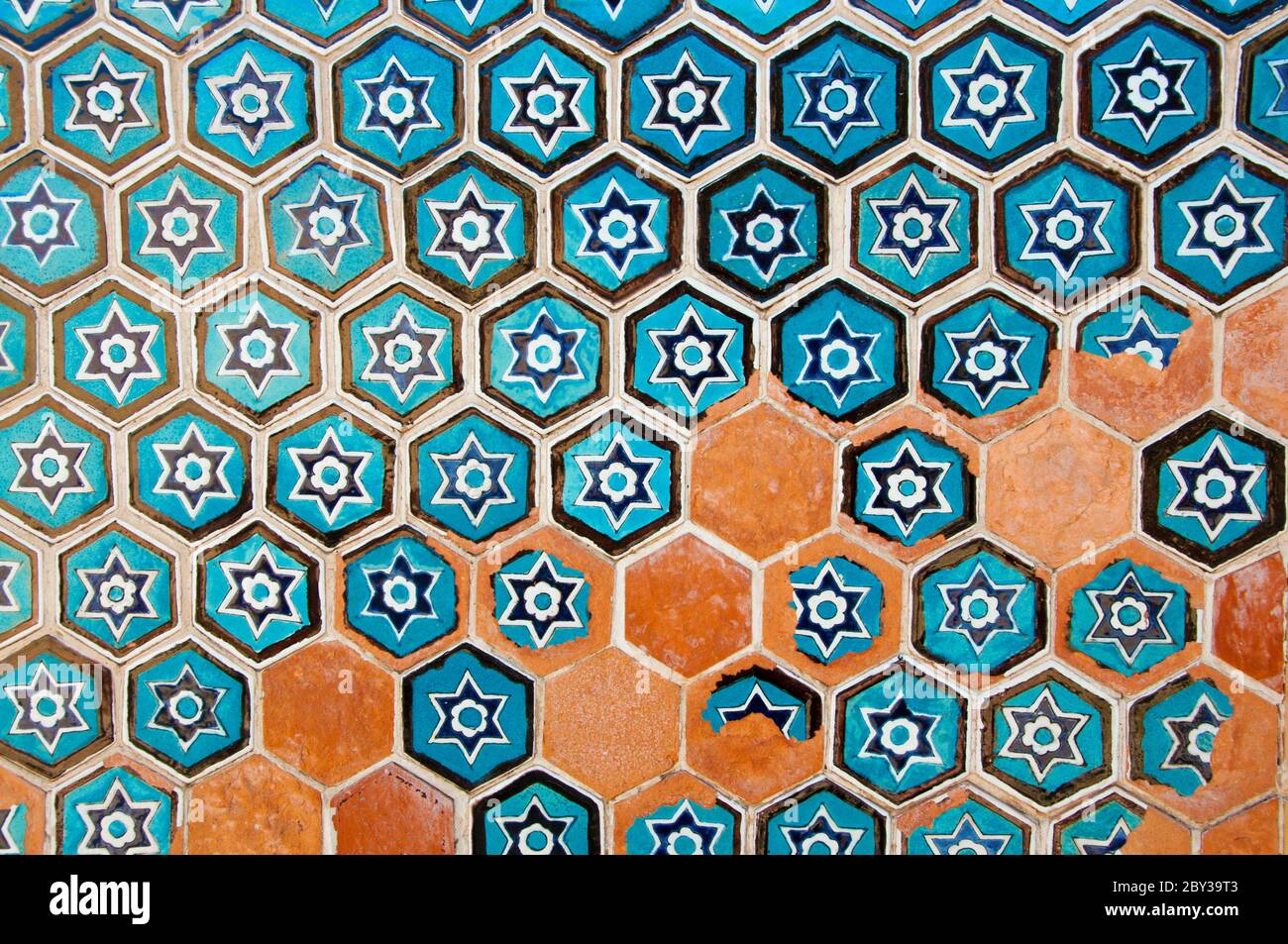 Bunte Vintage geometrische blaue Keramik Fliesen Muster mit david Stern Dekoration auf der Wand Hintergrund Stockfoto