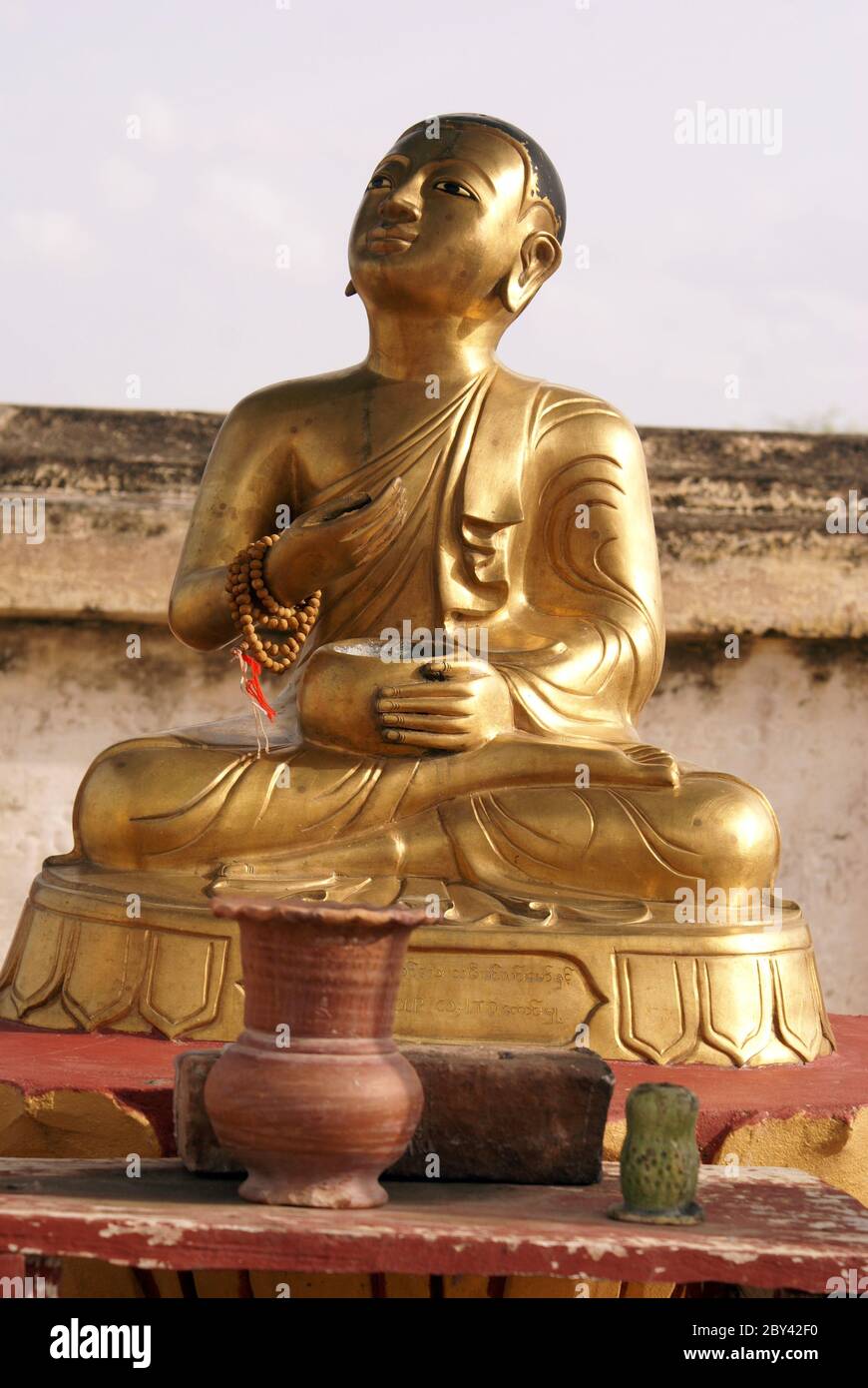 Goldener Buddha in Inwa Stockfoto
