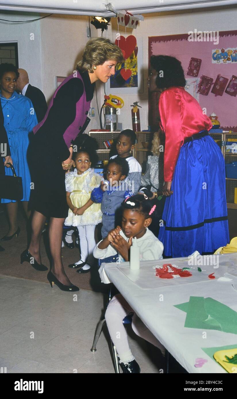 Diana, Prinzessin von Wales, besucht obdachlose Kinder im Urban Family Centre. Henry St. Siedlung. New York City. USA. Februar 1989 Stockfoto