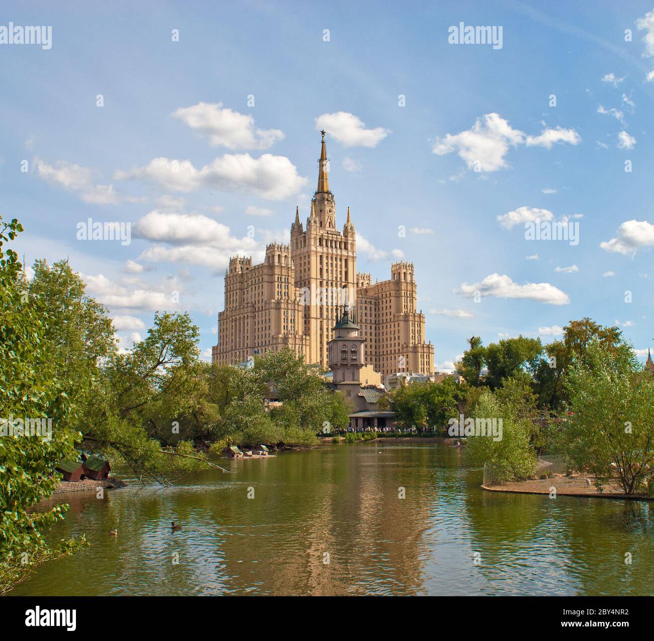 Empire-Stil Gebäude in Moskau Stockfoto