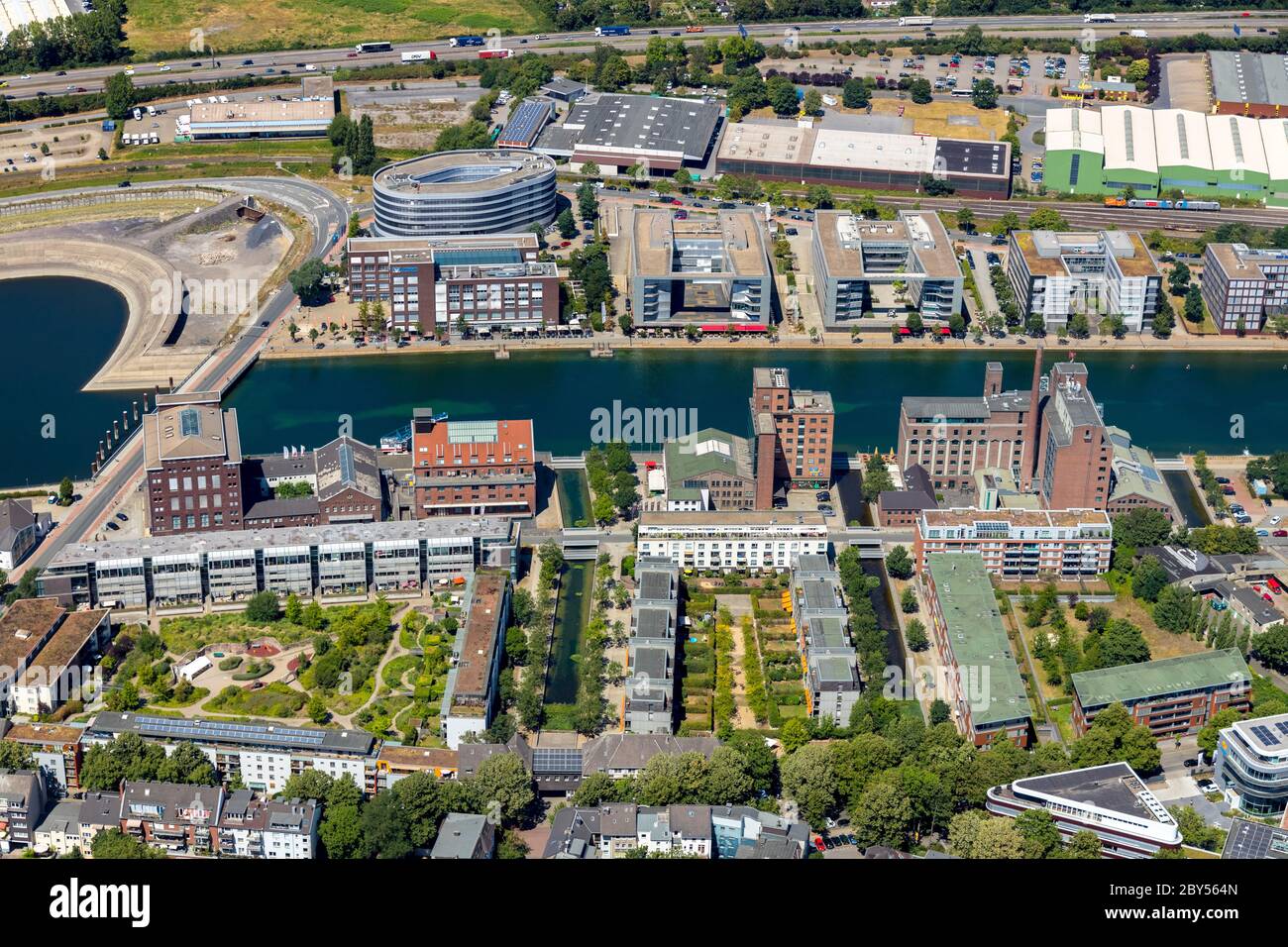 Innenhafen Duisburg, mit Restaurants und Museum Küppersmühle, 22.07.2019, Luftbild, Deutschland, Nordrhein-Westfalen, Ruhrgebiet, Duisburg Stockfoto