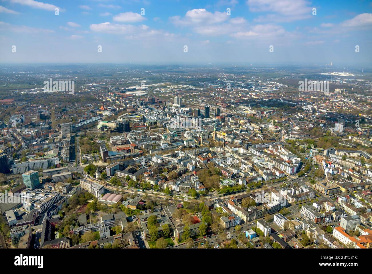 Innenstadt von Dortmund von Osten gesehen, 10.04.2020, Luftaufnahme, Deutschland, Nordrhein-Westfalen, Ruhrgebiet, Dortmund Stockfoto
