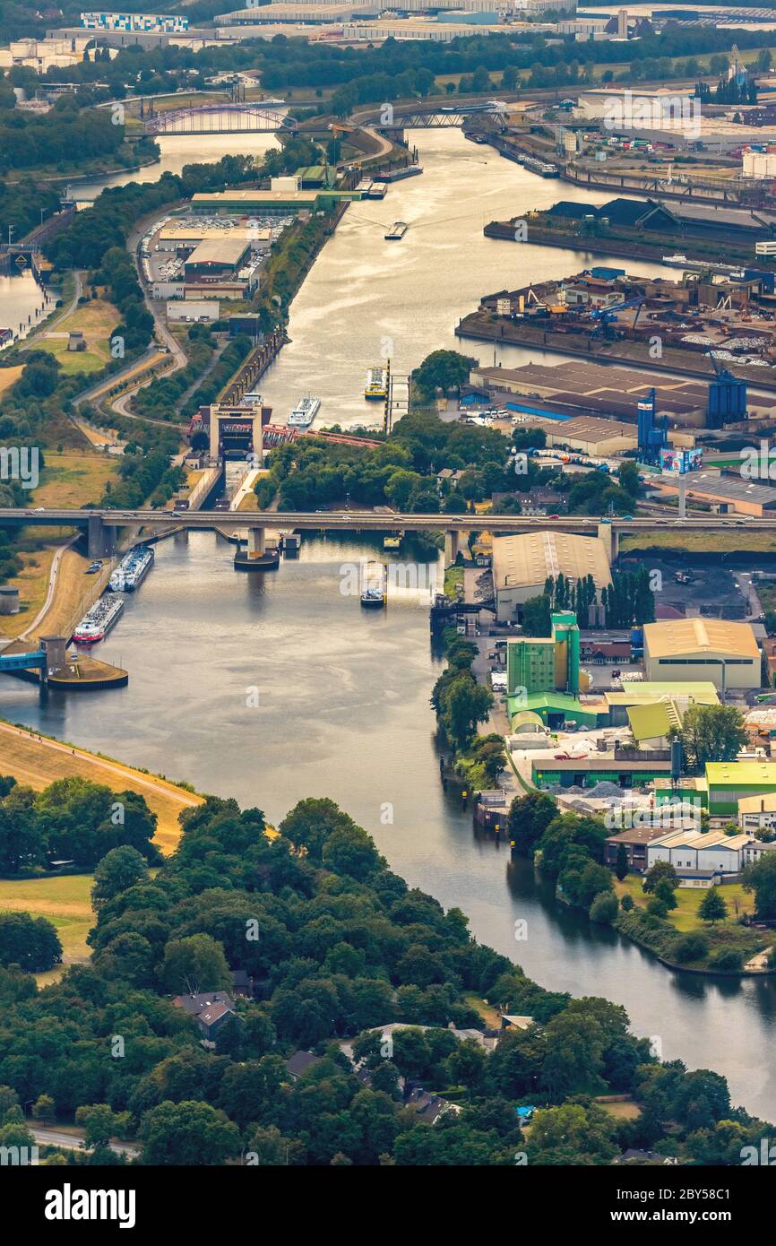 Duisburger Hafen, Blick von Osten mit dem ruhrgebiet Duisburg, 21.07.2019, Luftaufnahme, Deutschland, Nordrhein-Westfalen, Ruhrgebiet, Duisburg Stockfoto