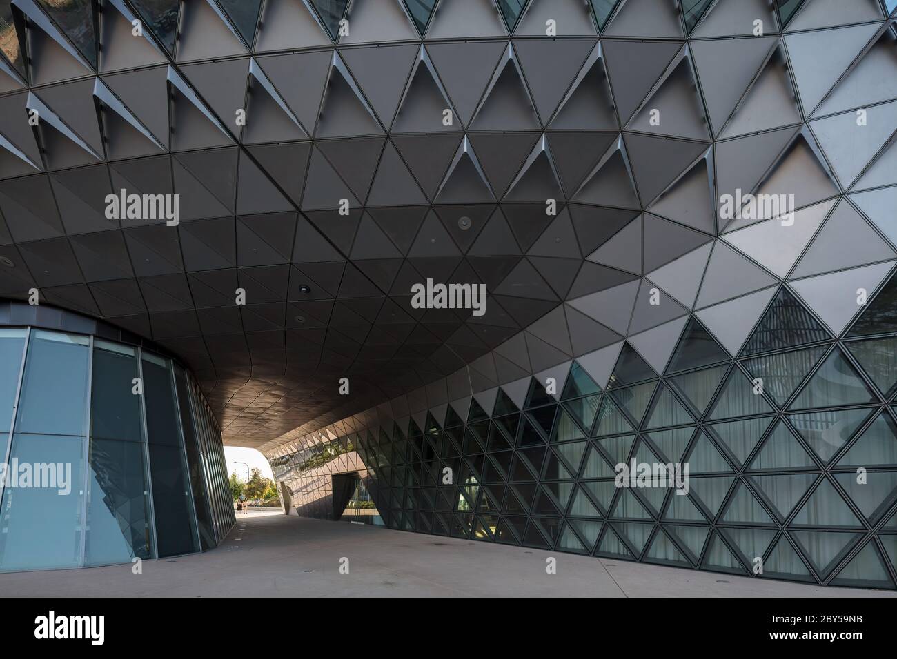 Adelaide South Australia 18. November 2019 : Rundgang durch die moderne Architektur des SAHMRI-Gebäudes, einer medizinischen Forschungseinrichtung in Adela Stockfoto