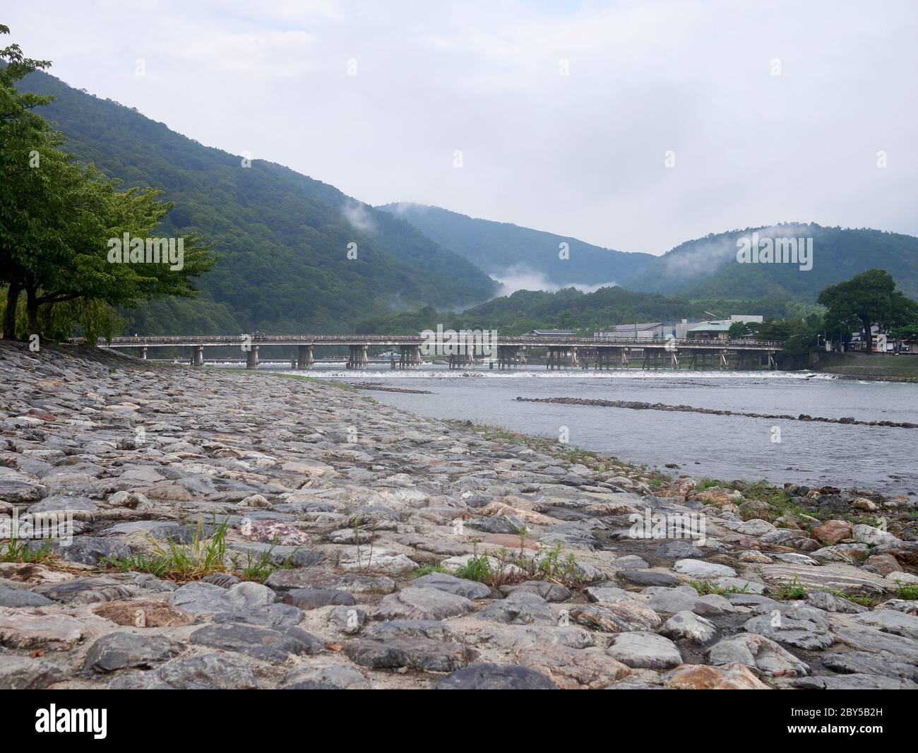 Togetsu-kyo Bridge und Katsura River am Morgen, Arashiyama, Kyoto, Japan. Stockfoto