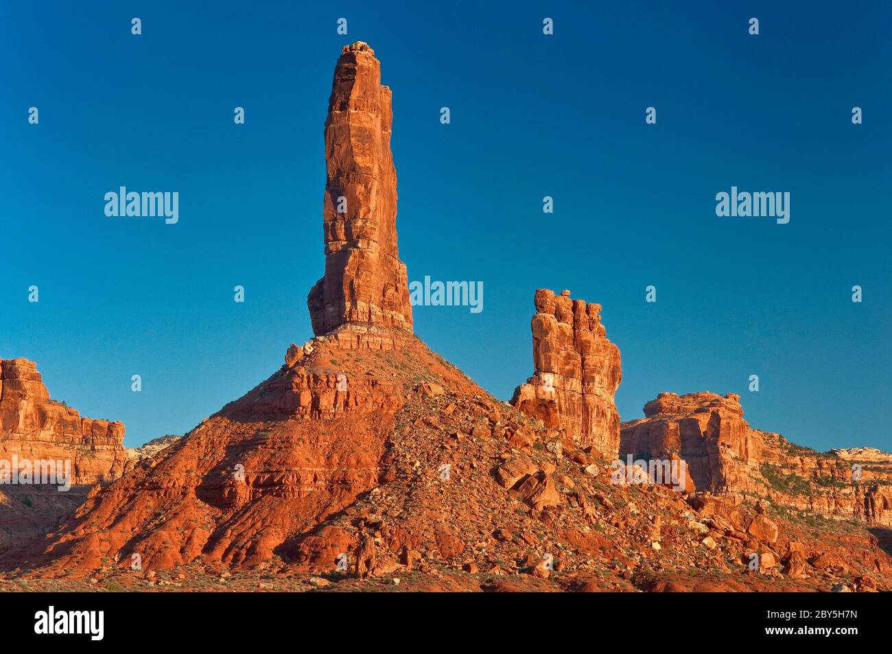 Sandsteinfelsen im Valley of the Gods, Bears Ears National Monument, Cedar Mesa, Utah, USA Stockfoto