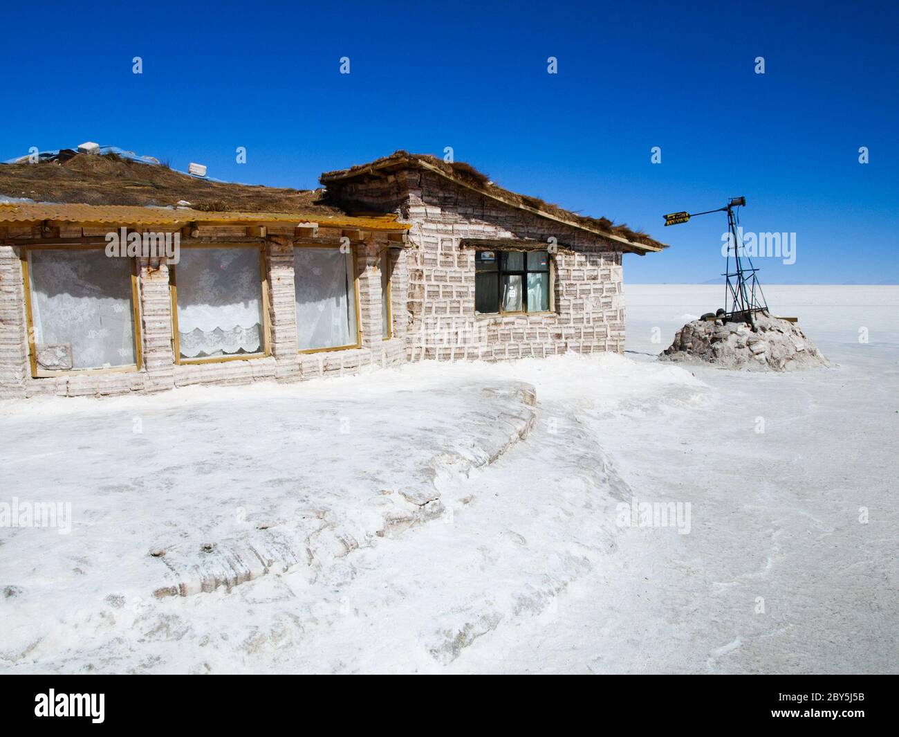 Das Hotel wurde aus Salzblöcken auf dem Salar de Uyuni, Bolivien, gebaut Stockfoto