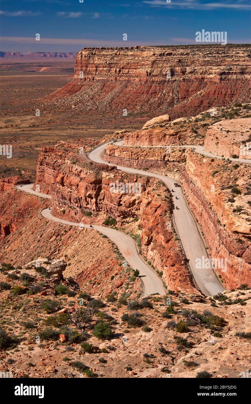 Moki Dugway (Highway 261) Spitzkehren im Cedar Mesa, Tal der Götter, Bären Ohren National Monument, Utah, USA Stockfoto