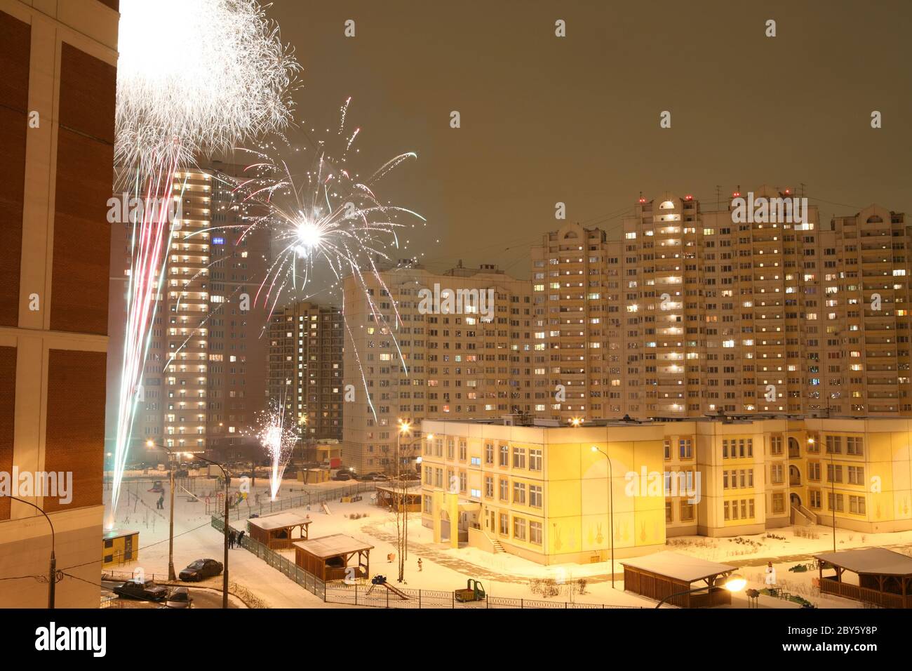 Das Feuerwerk zum neuen Jahr Stockfoto