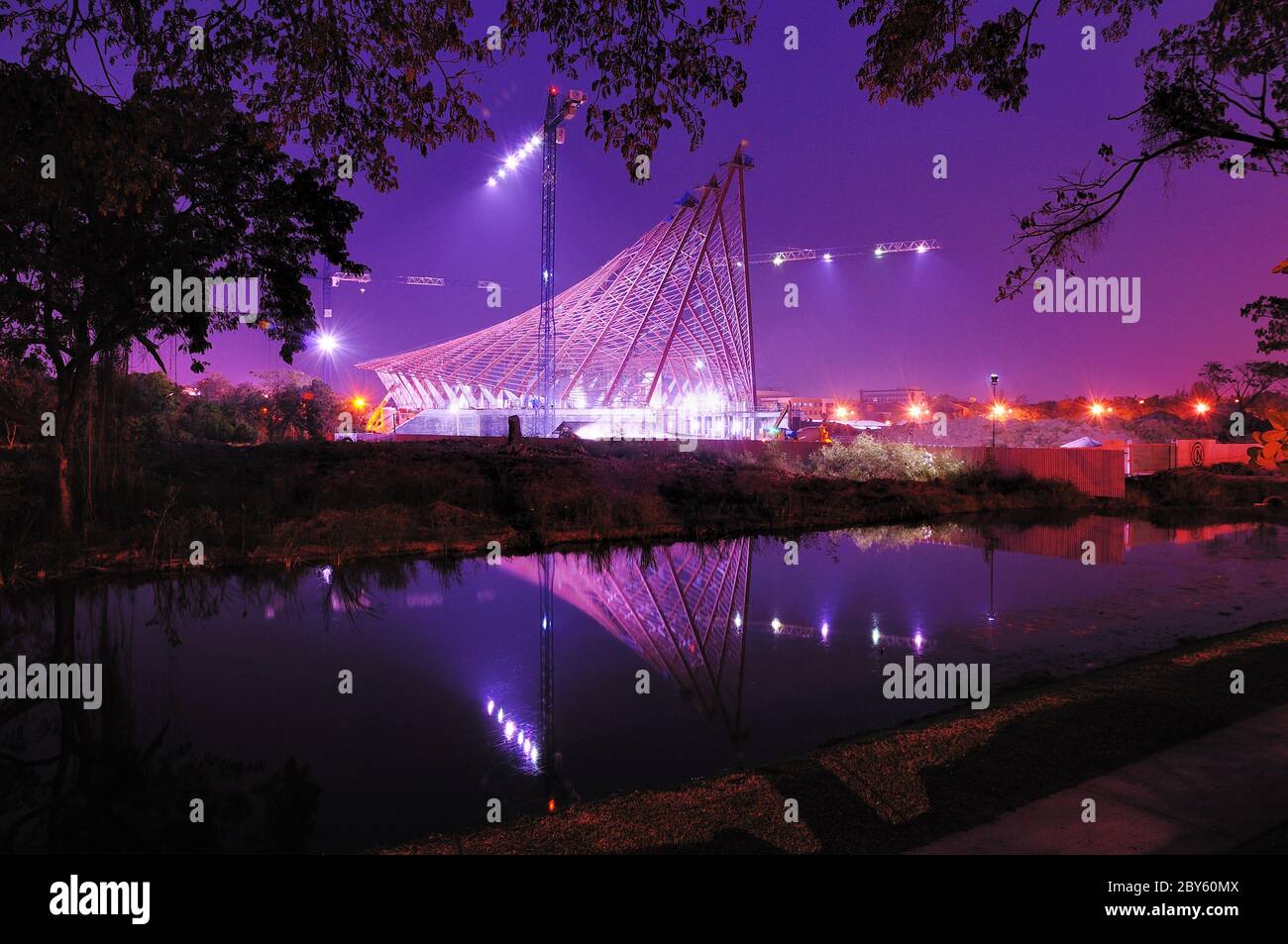 Bauwerk in der Nacht. Stockfoto