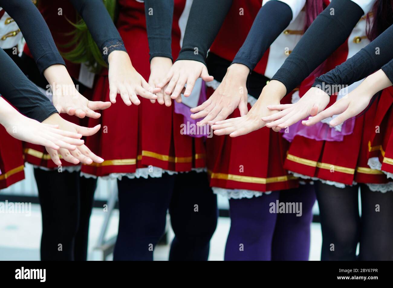 Unity Hands von einer Tanzgruppe Stockfoto
