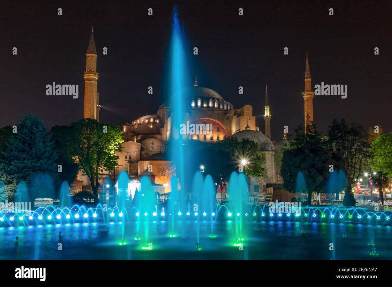 Istanbul, Türkei - die ehemalige griechisch-orthodoxe christliche Kathedrale, die in eine Moschee umgewandelt wurde und heute in ein Museum umgewandelt wurde, ist ein Hauptdenkmal Stockfoto