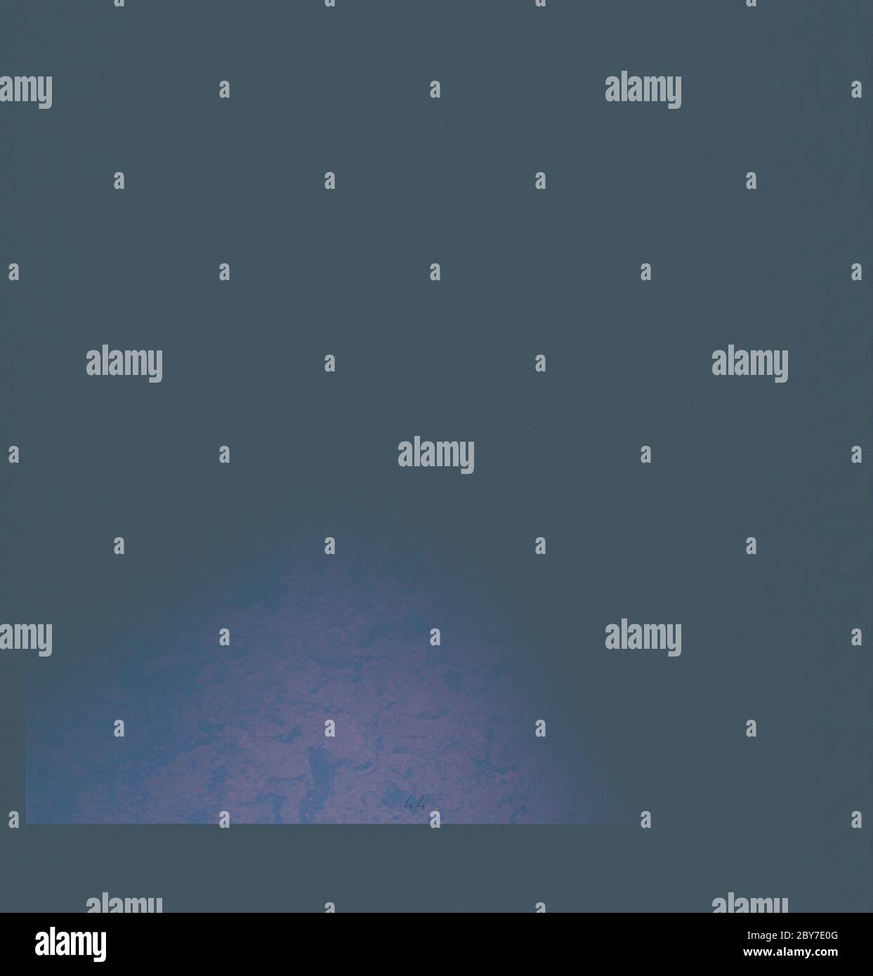 AST-15-985 - Apollo Sojus Testprojekt - Apollo Sojus Testprojekt, Obstruktion vor der Linse, Südafrika, Natal, Nord oder Durban; Umfang und Inhalt: Die Originaldatenbank beschreibt dies als: Beschreibung: Apollo Sojus Testprojekt (ASTP),Obstruktion vor der Linse,Südafrika,Natal,Nord oder Durban. Bild aufgenommen auf Revolution 39. Greenwich Mean Time (GMT) von Foto 199:08:03,Ground Verstrichene Zeit (GET) 60:13,Höhe 224 km. Original Film Magazin: CT-03,Laborrolle 15; Kameradaten: Hasselblad,70 mm,Daten mit 1-cm-Reseau,Modell 500EL,NASA modifiziert; Filmdaten: 70mm Ektachrome,High Definit Stockfoto