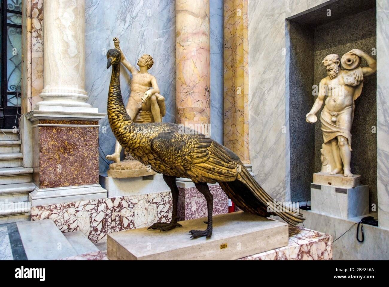 Braccio Nuovo, Hadrians Mausoleum, Italien, Neuer Flügel, Rom, Vatikanstadt, Vatikanmuseum, Pfauenbronze Stockfoto