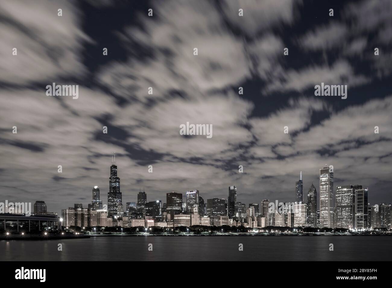 USA,Illinois, Midwest, Cook County, Chicago, Skyline bei Nacht Stockfoto