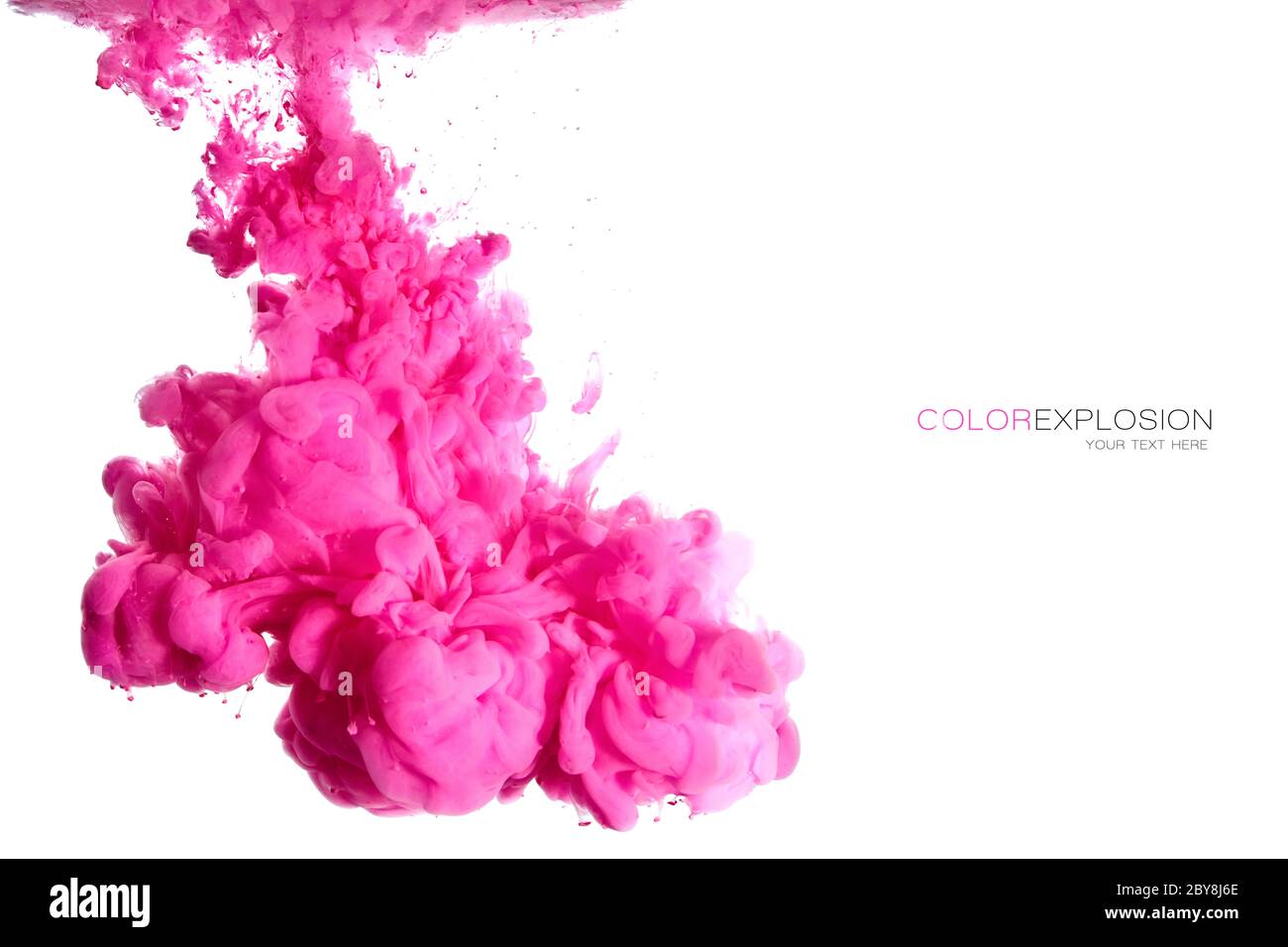Closeup rosa Acrylfarbe in Wasser. Abstrakter Hintergrund. Farbexplosion isoliert auf Weiß mit Kopierraum Stockfoto