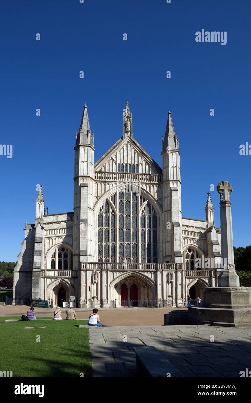 Westfassade der Winchester Cathedral, Winchester, Hampshire, England, Großbritannien Stockfoto