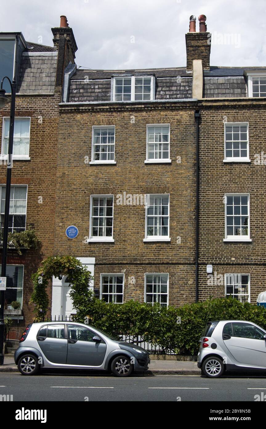 Georgianisches Stadthaus mit Blick auf die Themse in Chelsea, London. Einst Heimat der Skulptur John Tweed (1863 - 1933) Stockfoto
