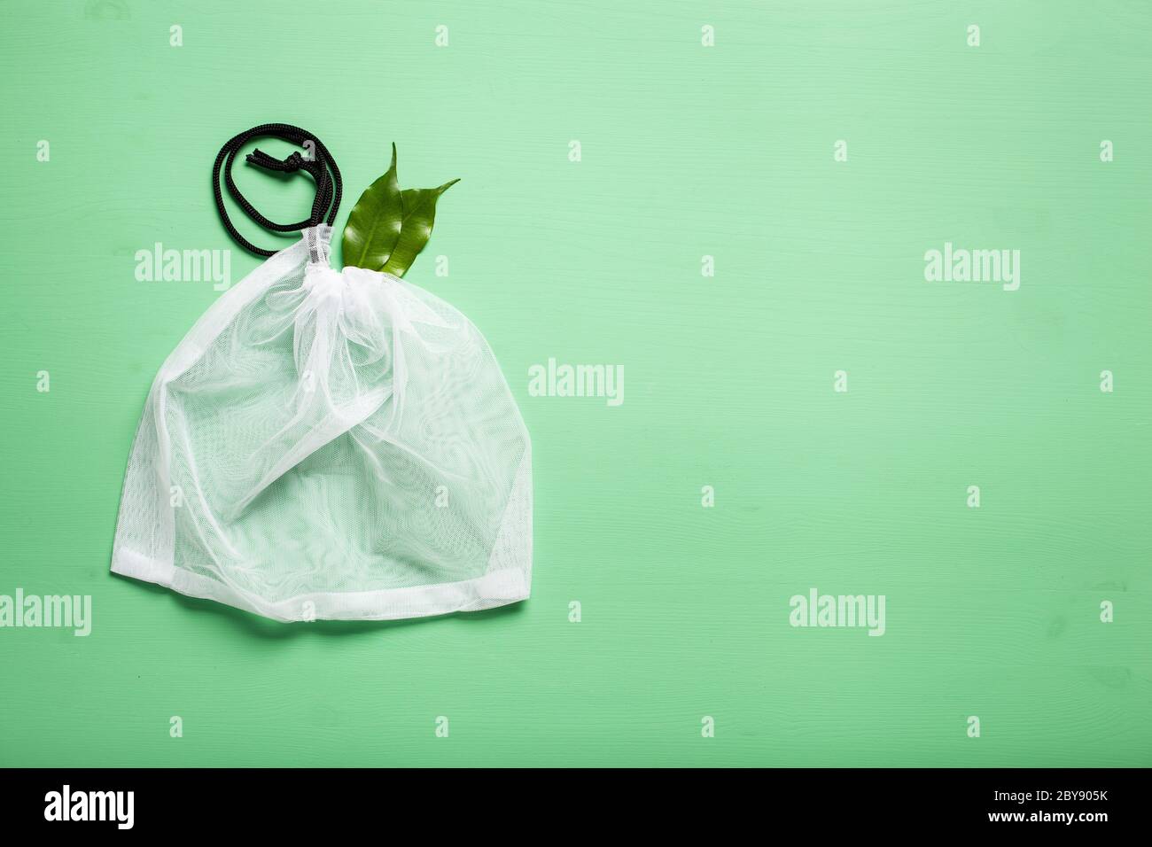 Wiederverwendbare mesh Nylon Tasche, Kunststoff sich null Abfall Konzept Stockfoto