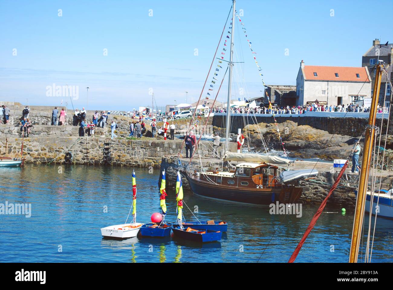 Portsoy Hafen in Aberdeenshire, Schottland, besetzt mit Schiffen für die jährlichen schottischen traditionellen Boat Festival-Wochenende Stockfoto