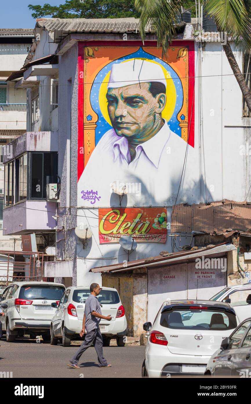 Panaji, Indien - 16. Januar 2020: Riesige Straßenkunst-Wandmalereien an Gebäudewänden in Panaji in Goa, Indien Stockfoto