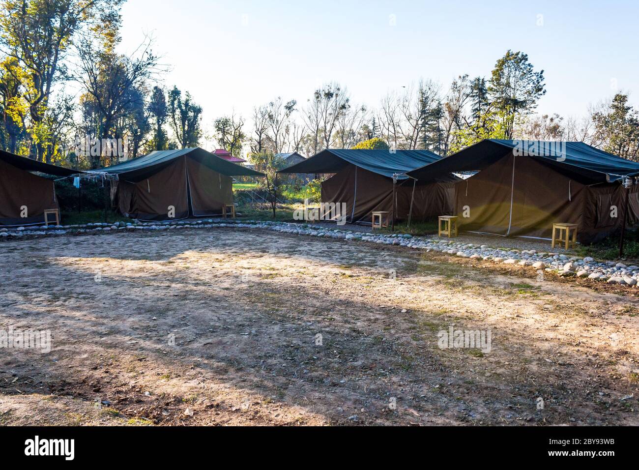 Camping in Bir und Billing, Himachal Pradesh, Indien. Bir und Billing in Kangra Bezirk Himachal Zustand sind sehr populäre Orte für Abenteuersport Stockfoto