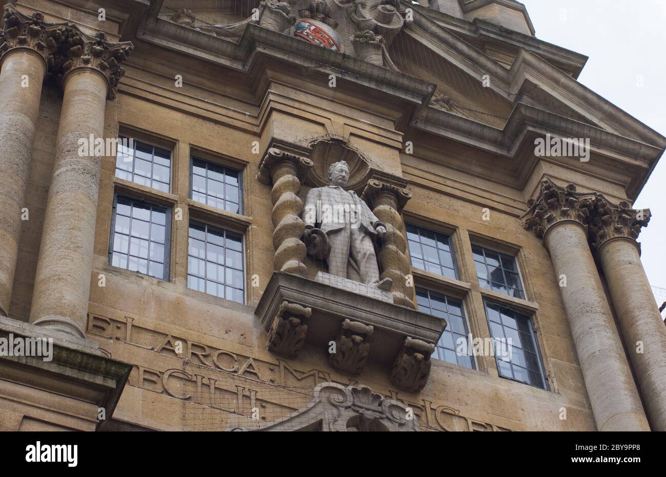 Oxford, Großbritannien 9. Juni 2020, Großbritannien. Wahlkämpfer von Rhodos muss fallen hielt einen Protest in Oxford, nachdem eine Statue von Edward Coldston ein Sklavenhändler wurde in Bristol abgesetzt.© Pete Lusabia/Alamy New Live Stockfoto