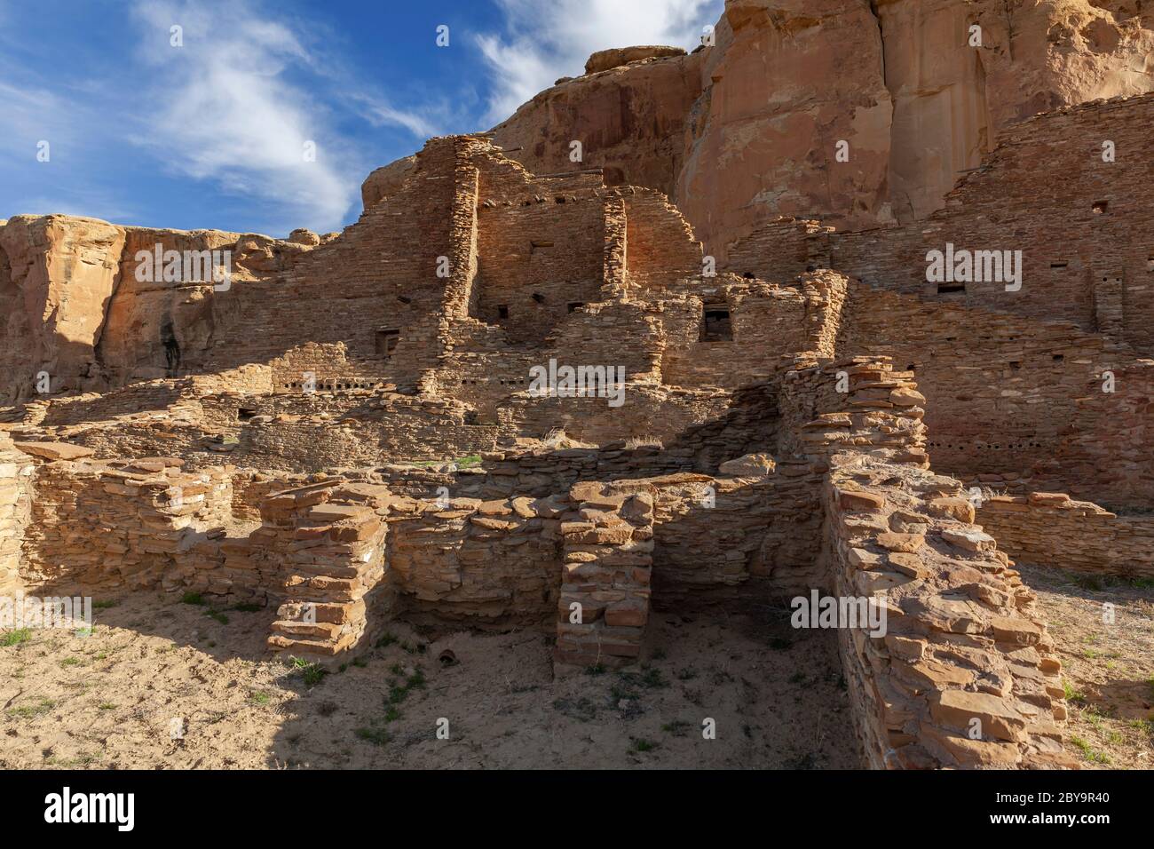 NM00583-00...NEW MEXICO - Mauerwerk Steinmauern von Kin Kletso von den frühen Chaco Menschen gebaut. Chaco Kultur National Historic Park. Stockfoto