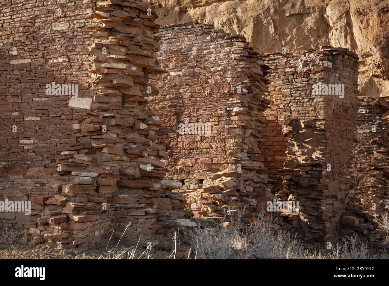 NM00601-00...NEW MEXICO - Mauerwerk Steinmauern in Wijiji von den frühen Chaco Menschen gebaut. Chaco Kultur National Historic Park. Stockfoto