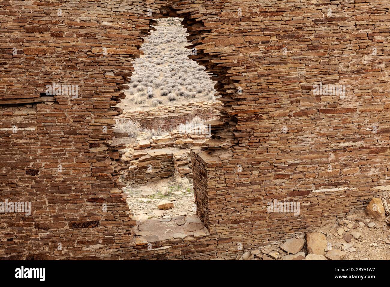 NM00613-00...NEW MEXICO - Steinmauer am Penasco Blanco in Chaco Kultur National Historic Park. Stockfoto