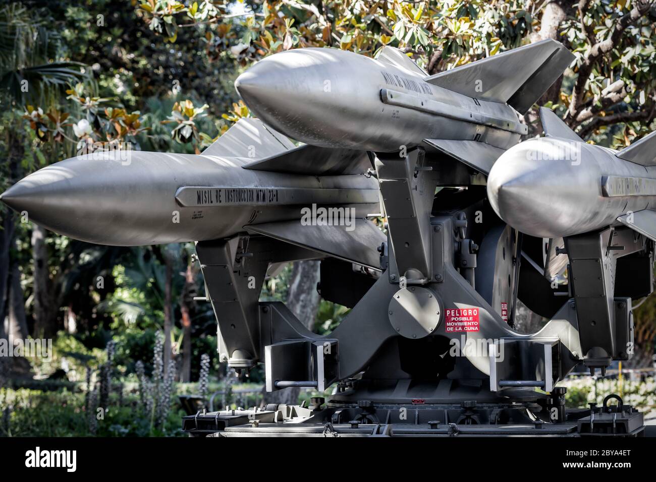 Nahaufnahme des Hawk-Raketensystems während der Ausstellung der Tag der spanischen Streitkräfte in Sevilla gefeiert. Stockfoto