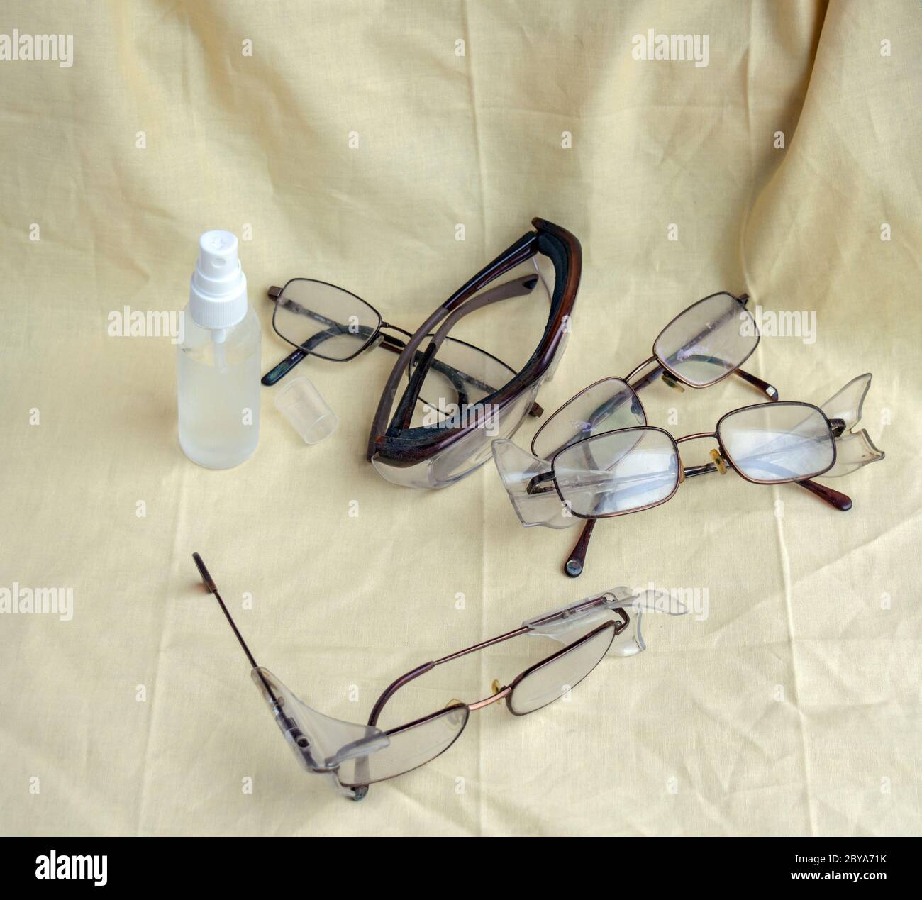 Glasses cleaner -Fotos und -Bildmaterial in hoher Auflösung – Alamy