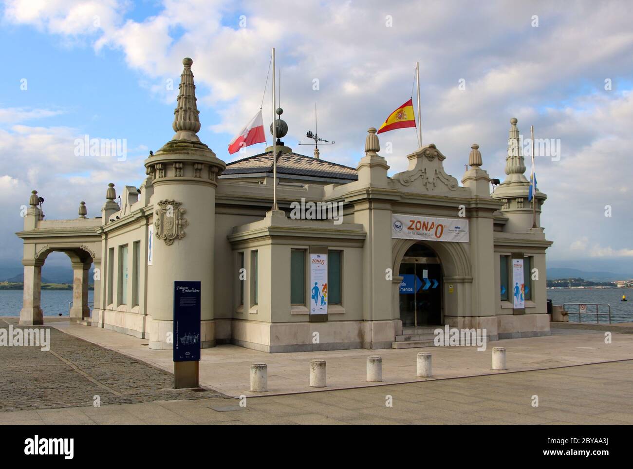 Fährstation drei Viertel Ansicht Santander Bucht Kantabrien Spanien Stockfoto