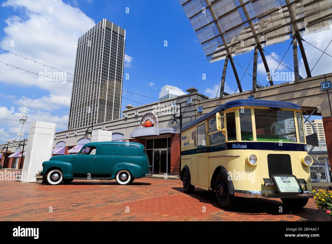 Historische Fahrzeuge in Underground Atlanta, Georgia, USA Stockfoto