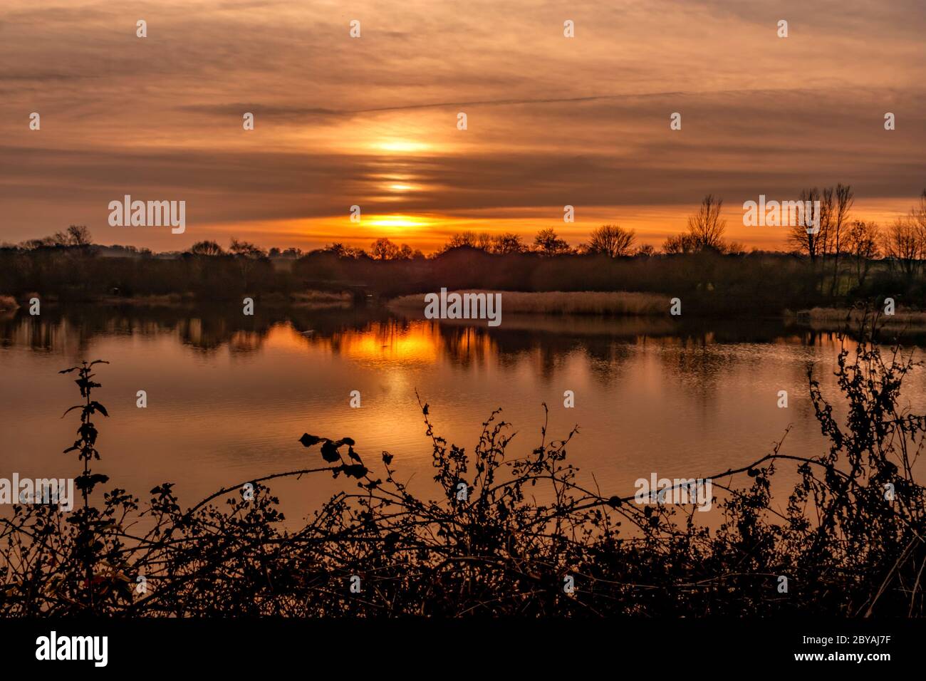 Sonnenuntergang über Harthill Reservoir, Sheffield, Großbritannien Stockfoto