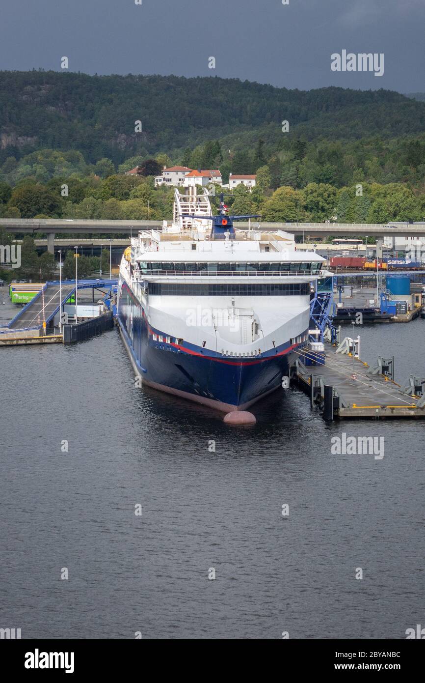 Color Line Ferry EINE Roll On Roll Off Fähre für Passagiere und Nutzfahrzeuge, die Norwegen mit Dänemark in Kristiansand Norwegen verbindet Stockfoto