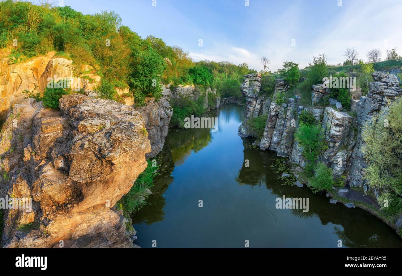Schlucht im Dorf Buki, auf der Region Hirs'kyi Tikych Fluss Tscherkassy, Ukraine. Stockfoto
