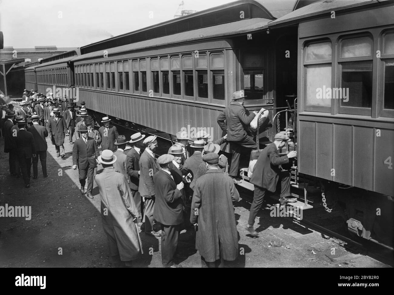 Amerikanische Rekruten gehen nach Camp Upton, einer US Army Installation, während des Ersten Weltkriegs, Yaphank, Long Island, New York, USA, Bain News Service, September 1917 Stockfoto