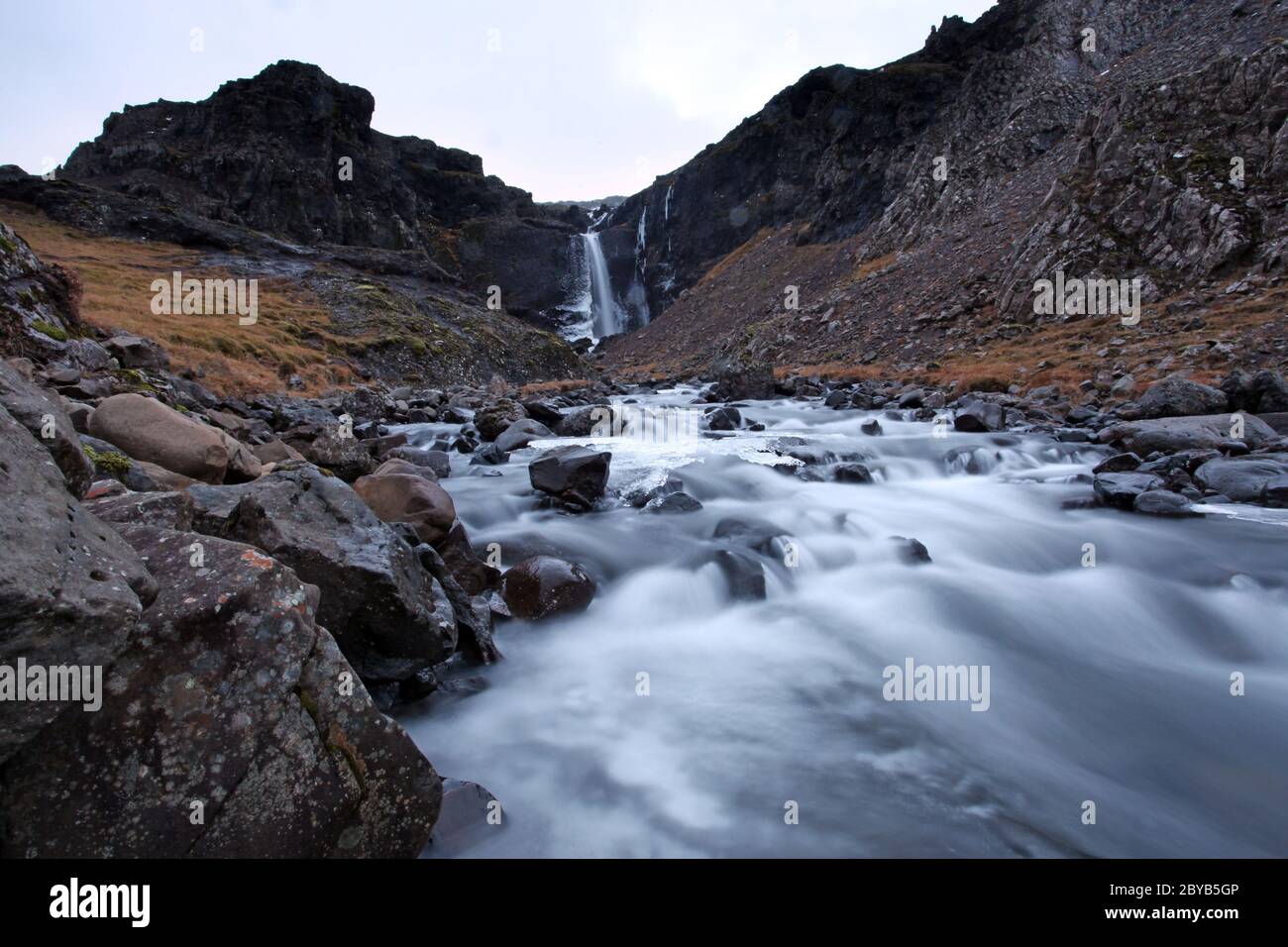 Gefrorener Wasserfall Südosten islands Stockfoto