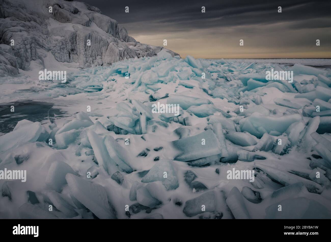 Gefrorene Küste des Lake Superior in Michigan Stockfoto