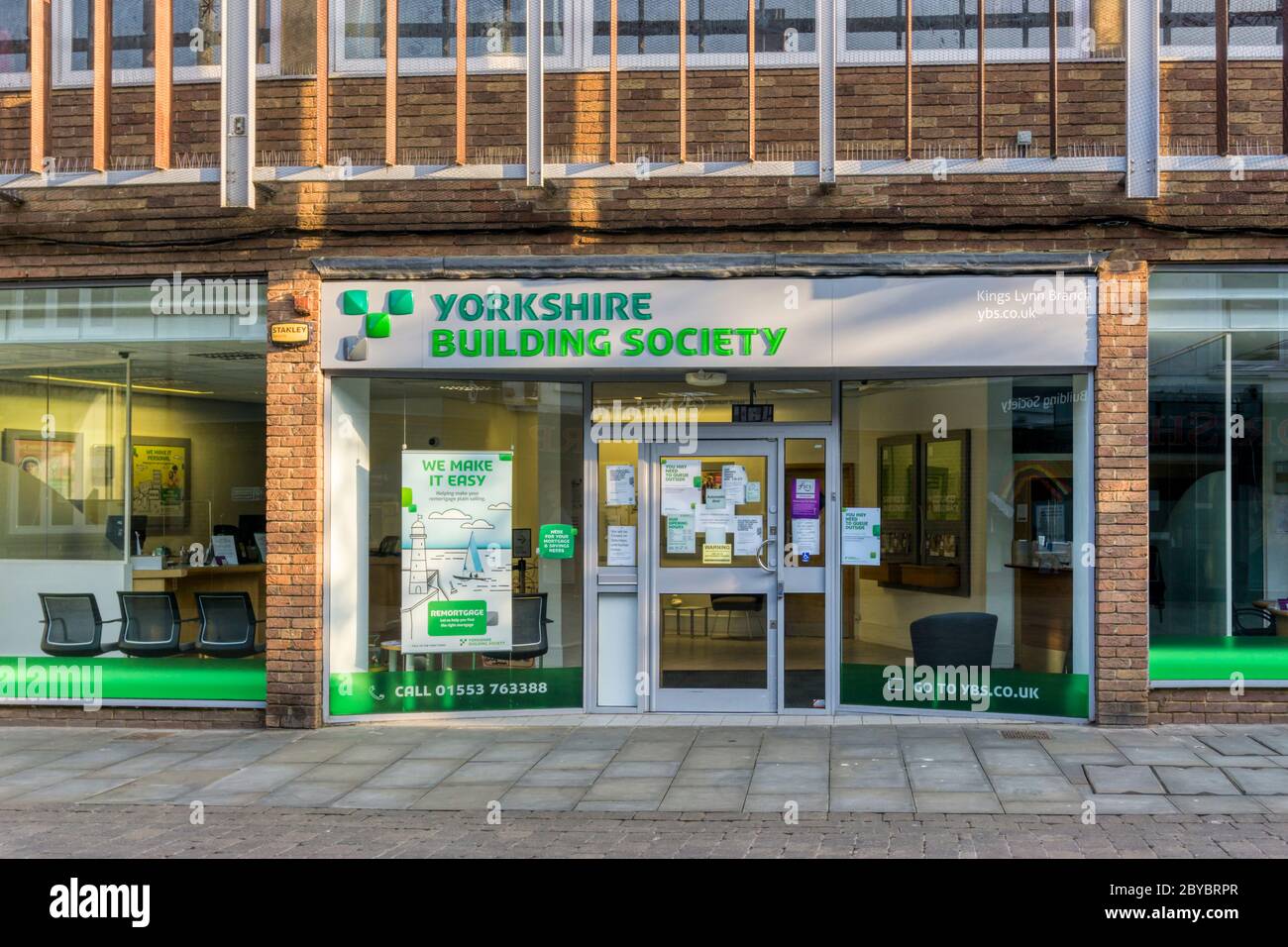 Eine Niederlassung der Yorkshire Building Society im Stadtzentrum von King's Lynn. Stockfoto