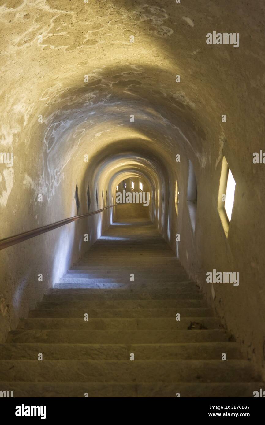 Treppe zu einem Bombenschutzhaus in einer italienischen Festung des 1. weltkrieges Stockfoto