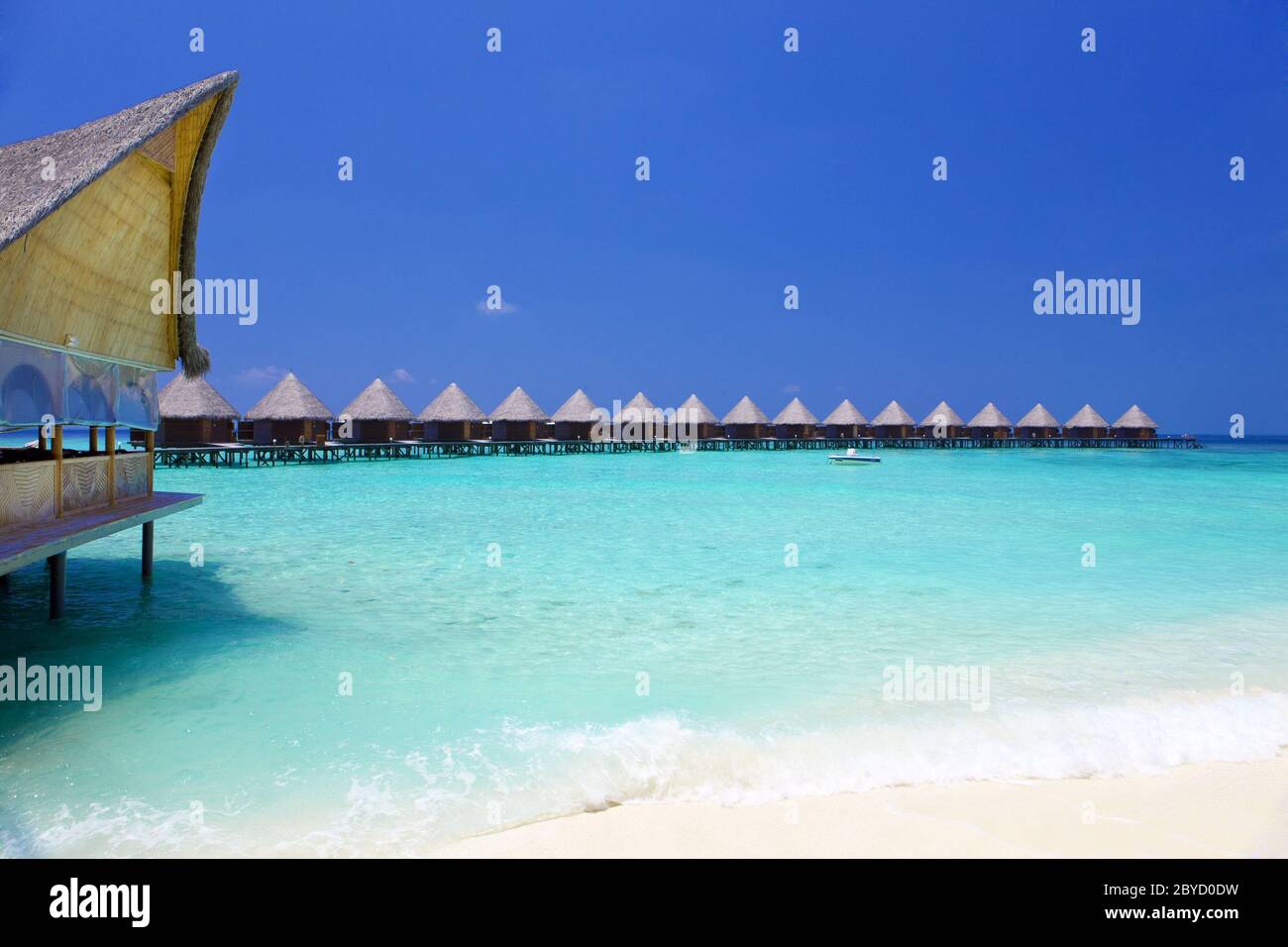 Villa auf Pfählen auf Wasser Malediven. Stockfoto